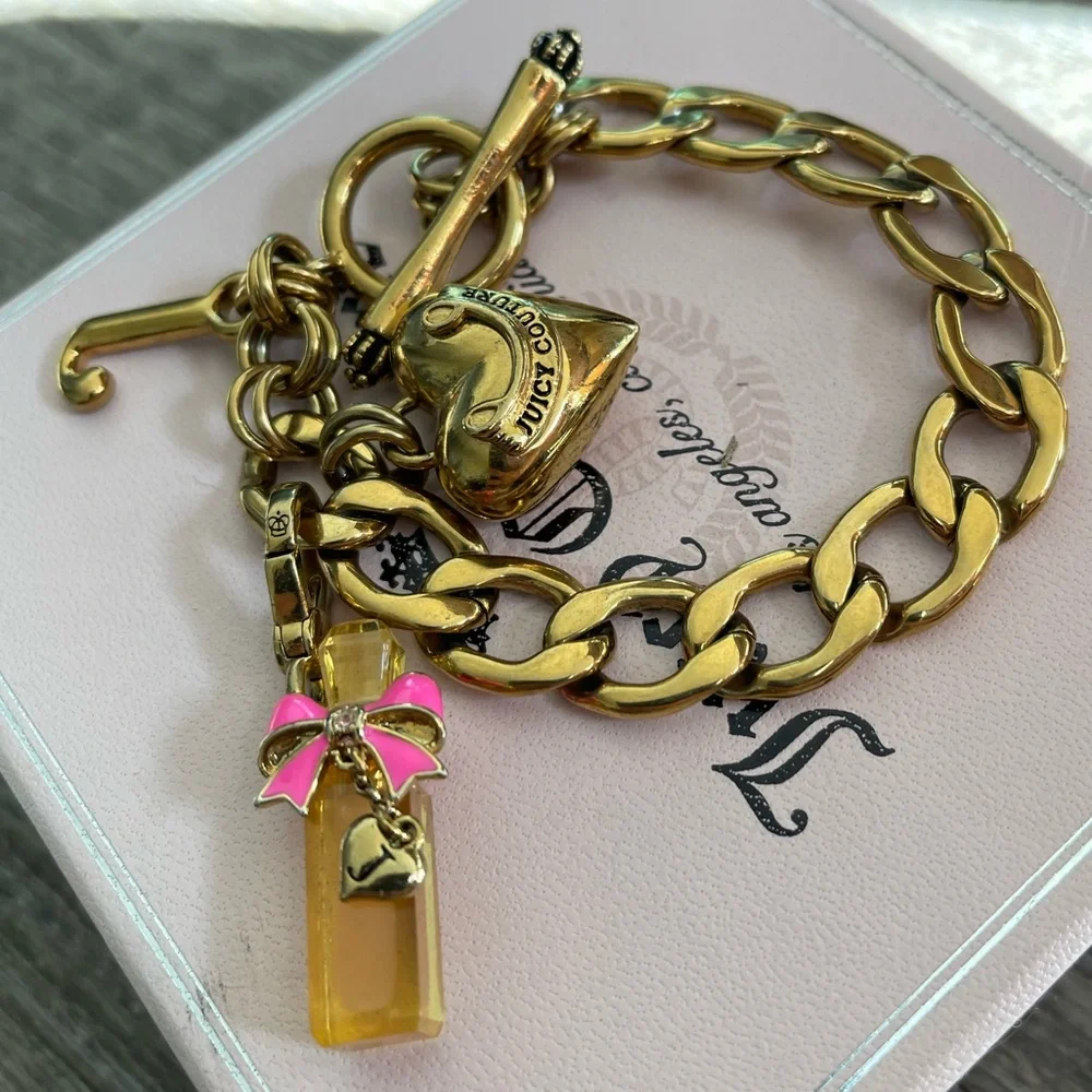 Juicy Couture charm bracelet w/ RARE 2013 Juicy Couture perfume charm - Picture 2 of 4